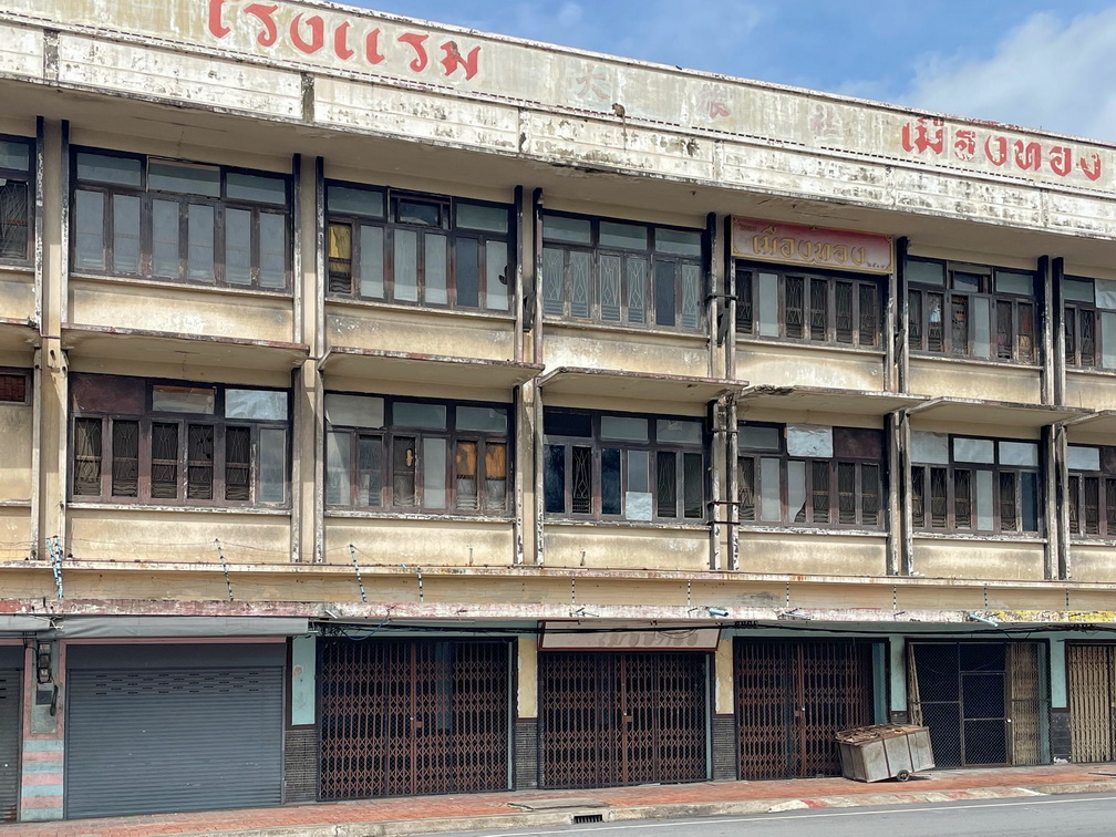 Emtpy apartments, Lopburi town centre