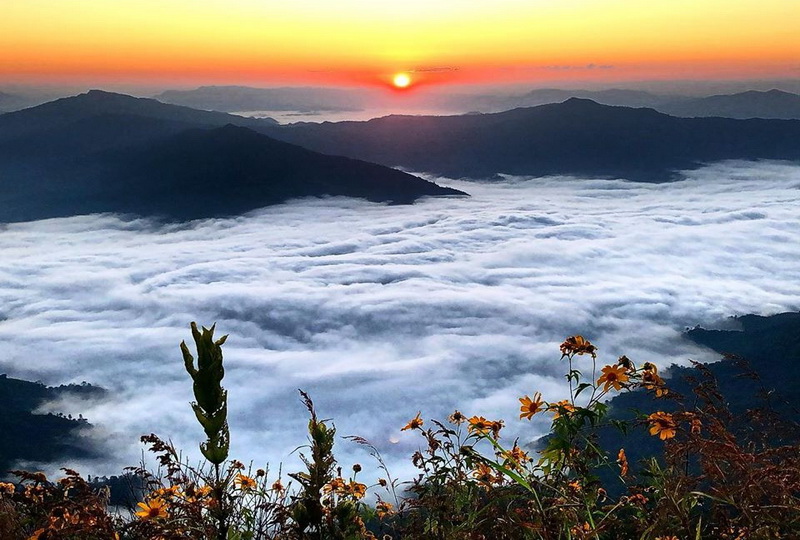 The spectacular sea of mist phenomena occurs during the coolest months